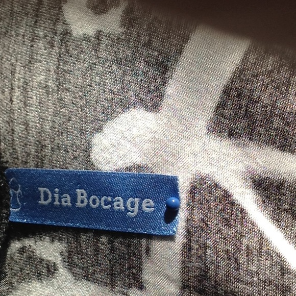 Stretchy Long-sleeved Tee Shirt - Picture 3 of 3